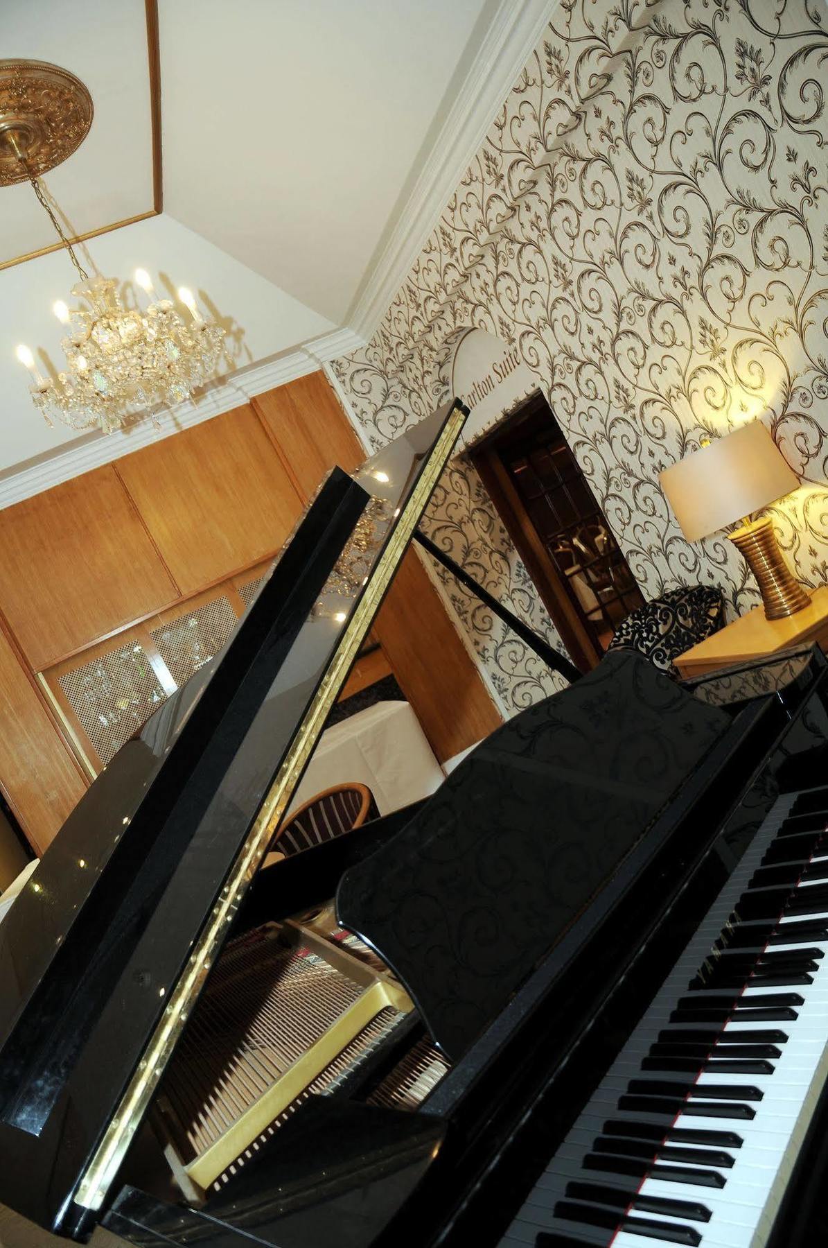 Carlton Park Hotel Ротергем Екстер'єр фото