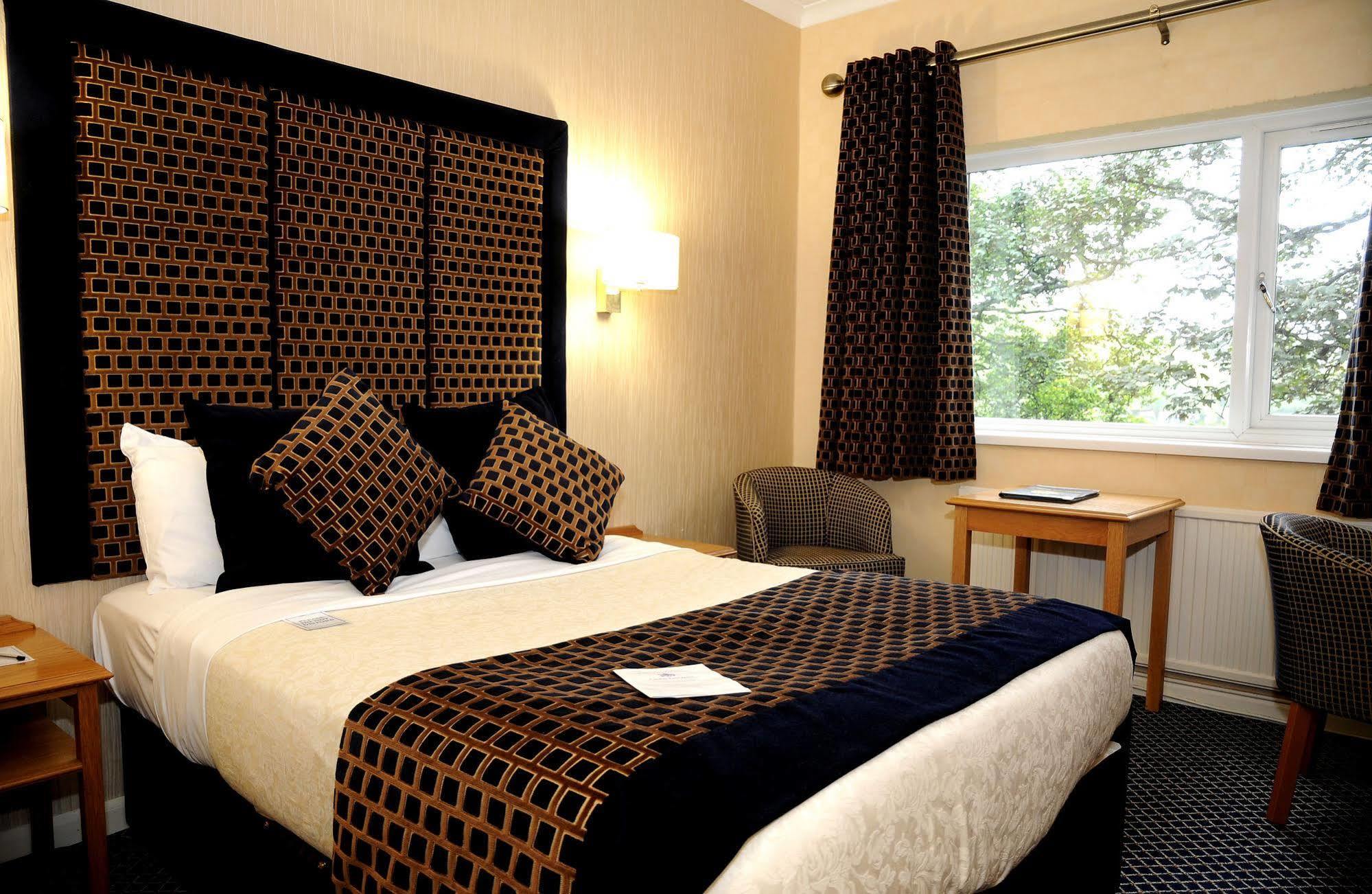 Carlton Park Hotel Ротергем Екстер'єр фото